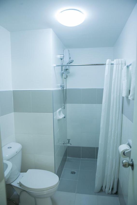 Melbourne Suites Макати Экстерьер фото