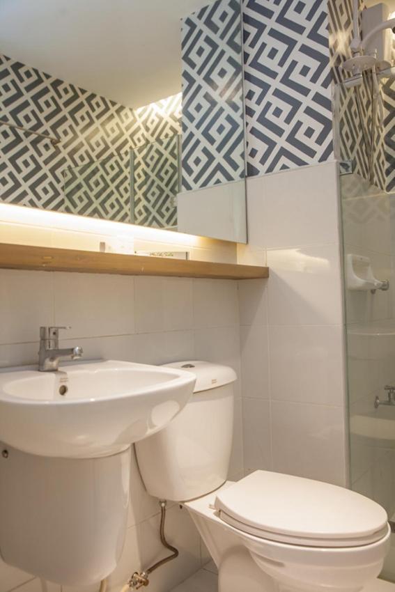 Melbourne Suites Макати Экстерьер фото
